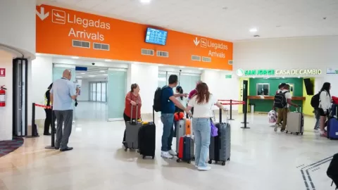 Mega Bloqueos Carreteros Paralizan México: Aerolíneas Emiten Alertas por Caos Vial este Lunes 24 de Noviembre