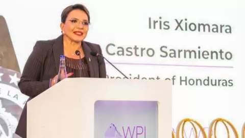 Presidenta de Honduras Xiomara Castro Arriba a México para Cita Clave con Sheinbaum: Fortalecimiento Bilateral y Agenda Migratoria