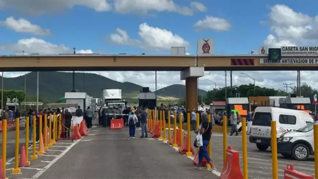 Megabloqueo Nacional Paraliza México: Transportistas y Agricultores Exigen Seguridad, Tarifas Justas y Solución a Trámites Pendientes