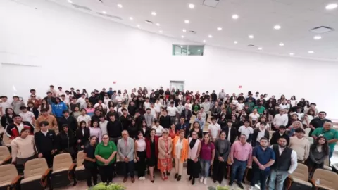 Diputada Tere Guerra platica de prevención de violencia de género con jóvenes del CECyTE