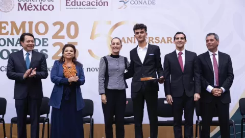 Sheinbaum Galardona a la Élite Deportiva Mexicana en el 50 Aniversario del Premio Nacional de Deportes 2025