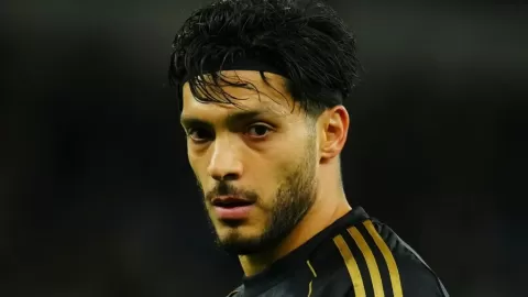 Raúl Jiménez, Factor Clave en el Triunfo del Fulham (2-1) sobre Tottenham en Premier League