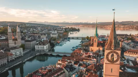 Suiza Rechaza Masivamente Reformas Clave: No a Servicio Militar Femenino y Gran Impuesto a Superricos en Histórico Referéndum