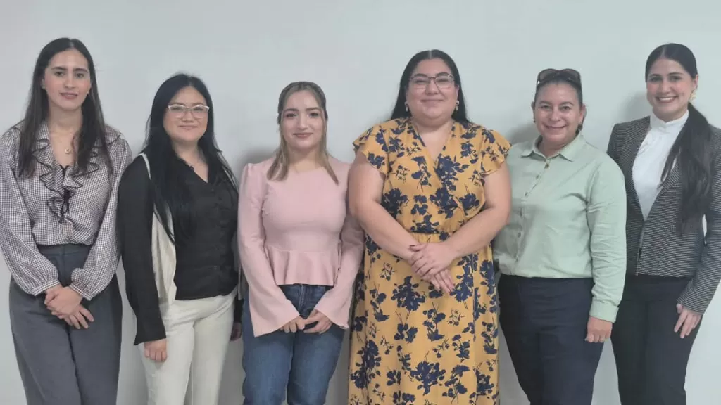 La doctora Grecia Sánchez, Coordinadora Académica de la Secretaría Académica Universitaria, acompañada de su equipo de trabajo: Itzel Guevara, Karla Denisse Leyva, Giselle Félix, Vivian Manjarrez y Angie Sáenz
