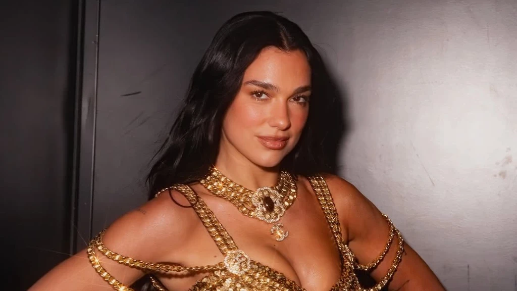 Dua Lipa Cierra Gira en México con Emotiva Despedida: Jersey de la Selección y un Tributo a 'Amor Prohibido'