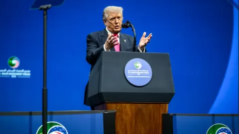 Escalada de Tensión Bilateral: Trump Amenaza con Aranceles a México por Deuda de Agua; Sheinbaum Acusa a EE. UU. por Tráfico de Armas