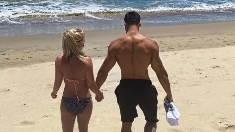 Britney Spears: Escapada en Yate en México con Misterioso Hombre Desata Alarma Familiar y Reabre Polémicas Pasadas