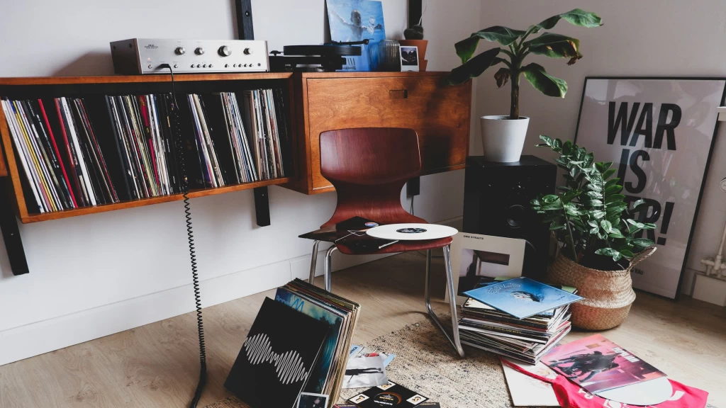 El Vinilo Vuelve a Dominar: La Generación Z Redefine la Música Física con un Auge sin Precedentes en Plena Era Digital