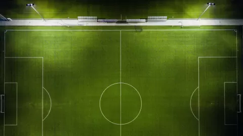 Fútbol en Vivo: Horarios y Canales para los Imperdibles Partidos de Hoy, Viernes 19 de Diciembre de 2025