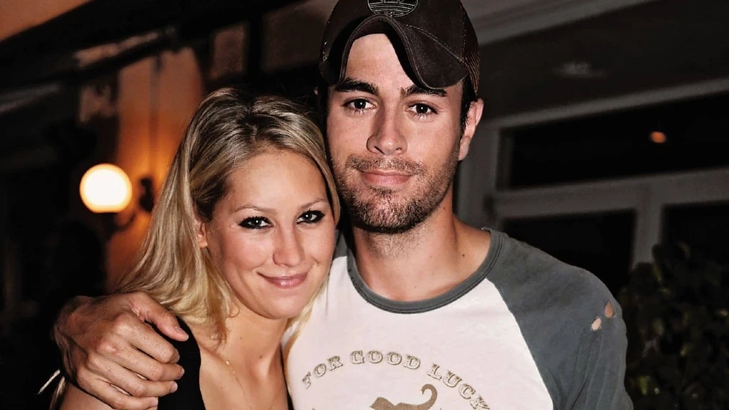 Enrique Iglesias y Anna Kournikova: Un 'Rayo de Sol' Navideño Ilumina su Familia con la Llegada de su Cuarto Hijo