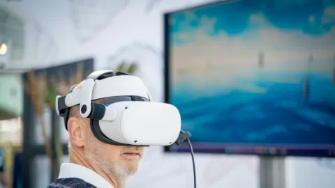 Realidad Virtual: La Innovadora Puerta para que Adultos Mayores Forjen Conexiones Genuinas y Combatan el Aislamiento