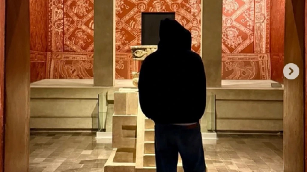 Bad Bunny Amonestado: INAH Reprende al Artista por Tocar Pieza Arqueológica en Museo de Antropología de CDMX; ¿Fama sobre el Patrimonio?
