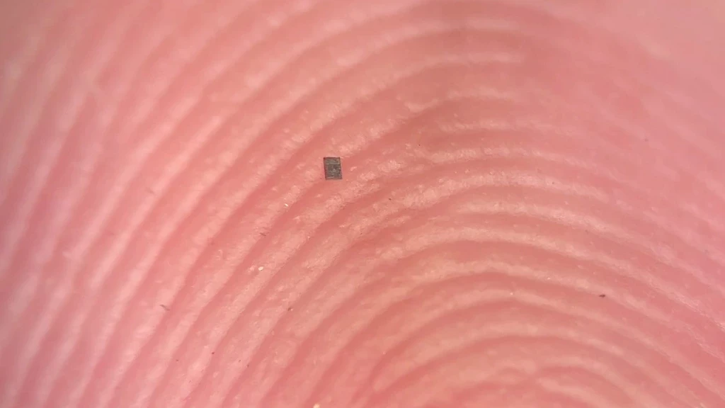 Robótica Rompe Nueva Barrera: Minúsculos Robots Autónomos del Tamaño de un Grano de Sal Transformarán Medicina y Tecnología