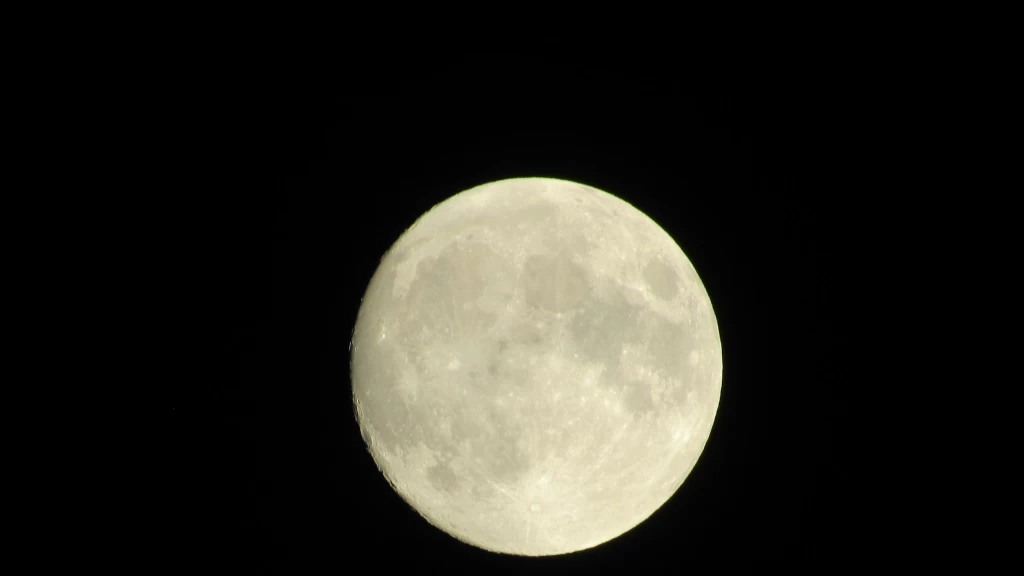 ¡Espectáculo Celestial! La Primera Superluna del Lobo de 2026 Iluminará el Cielo este Sábado 3 de Enero: Cuándo y Dónde Admirar su Magnificencia