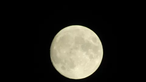 ¡Espectáculo Celestial! La Primera Superluna del Lobo de 2026 Iluminará el Cielo este Sábado 3 de Enero: Cuándo y Dónde Admirar su Magnificencia