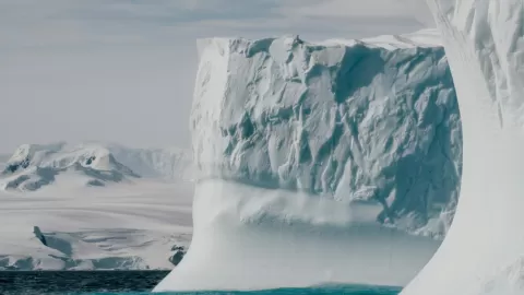 Descubrimiento Asombroso: Un Mundo Perdido de 34 Millones de Años Revelado Bajo 2 Kilómetros de Hielo en la Antártida Oriental