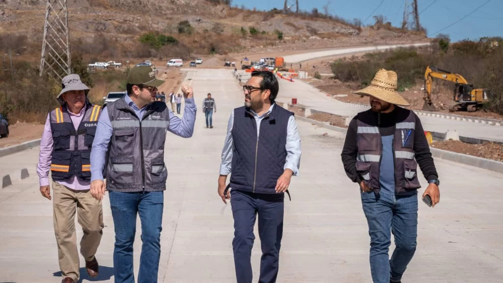 Secretario de Obras y Alcalde de Culiacán supervisan la obra de enlace del bulevar Agricultores y Costerita