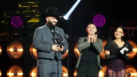 Premio Lo Nuestro 2026: Carín León Lidera Nominaciones Mexicanas con 10 Menciones, Superando a Fuerza Regida