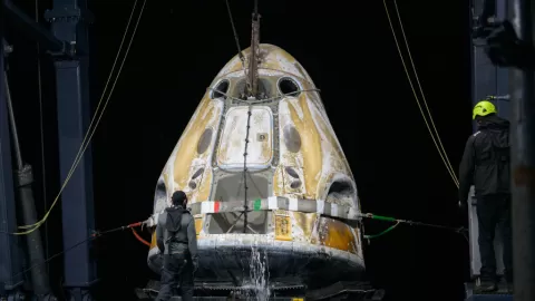 Regreso Histórico: Tripulación SpaceX Crew-11 Aterriza de Emergencia por Primera Evacuación Médica en la EEI