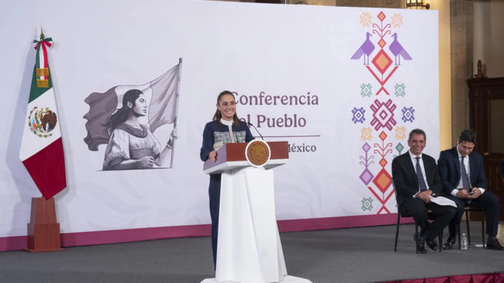 Sin aumentar impuestos y combatiendo la evasión fiscal, en 2025 se logró récord de recaudación con 487 mil 446 mdp más en 2024: Presidenta