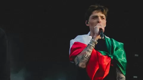 Peso Pluma Anuncia Gira 'Dinastía' por EE. UU. en Primavera de 2026: Éxito Internacional y Polémica Nacional