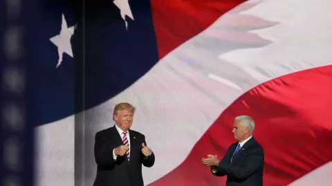 Alerta Global: Trump Despliega "Armada Enorme" en Oriente Medio para Vigilar a Irán en Medio de Tensiones Crecientes y Represión Interna