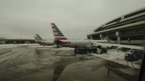 Tormenta Invernal Histórica Paraliza EE. UU.: Millones Bajo Alerta, Más de 11,000 Vuelos Cancelados y Cortes Masivos de Energía