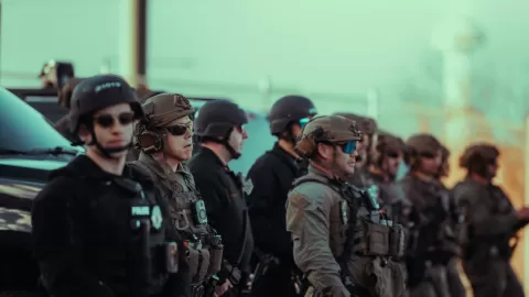 San Diego: Arrestos de Inmigración se Disparan un 1500%, Desatando Patrullas Comunitarias y Debate sobre Antecedentes Penales