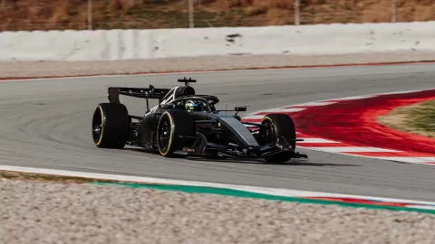 Checo Pérez Impulsa a Cadillac: Éxito en Primeros Tests de Barcelona Hacia la Evolución de la F1 2026