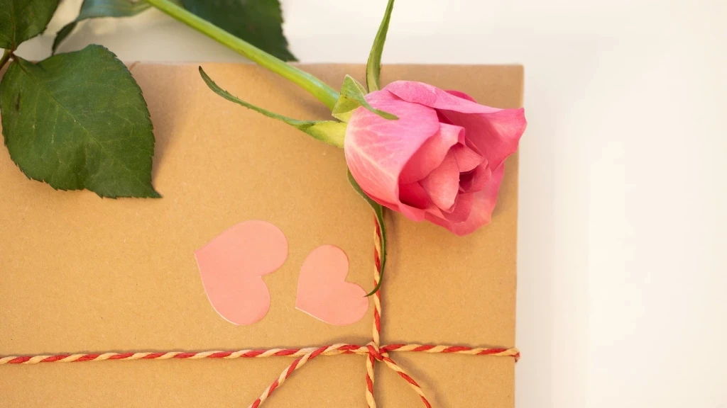 San Valentín 2026: La Playlist Definitiva de Canciones Románticas para Dedicar este 14 de Febrero