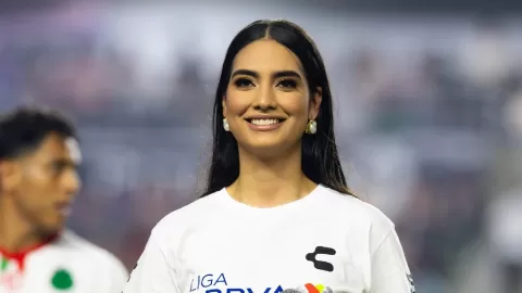 Anahí I, la Reina del Carnaval de Mazatlán, Causa Sensación Mundial en la Liga MX y Enciende las Redes Sociales desde el Estadio El Encanto