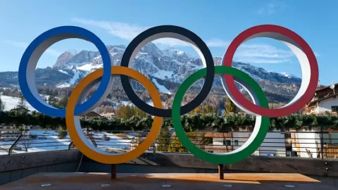 Disturbios en Milán: Enfrentamientos entre Manifestantes y Policía Sacuden Víspera Olímpica de Invierno