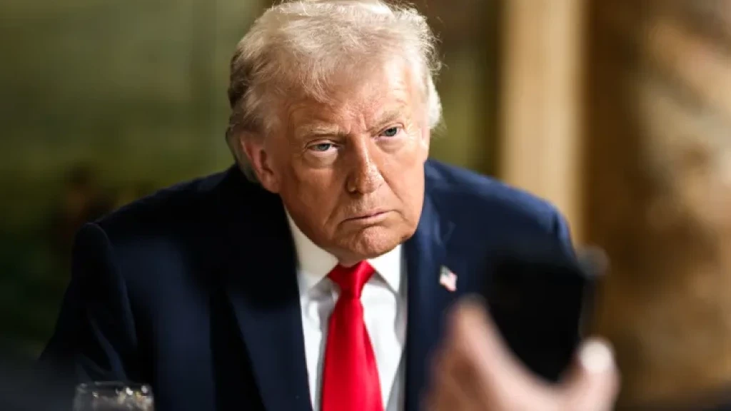 Escándalo Viral: Trump Retira Video Calificado de Racista Contra los Obama, Asegura 'Era Solo un Meme'