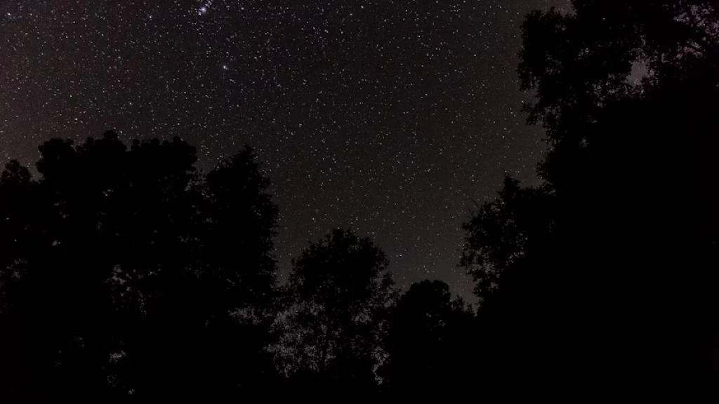 Febrero Estelar 2026: Luna de Nieve, Lluvia de Meteoros Alfa Centáuridas, Eclipse Anular y Majestuoso Desfile de Planetas Transforman el Firmamento