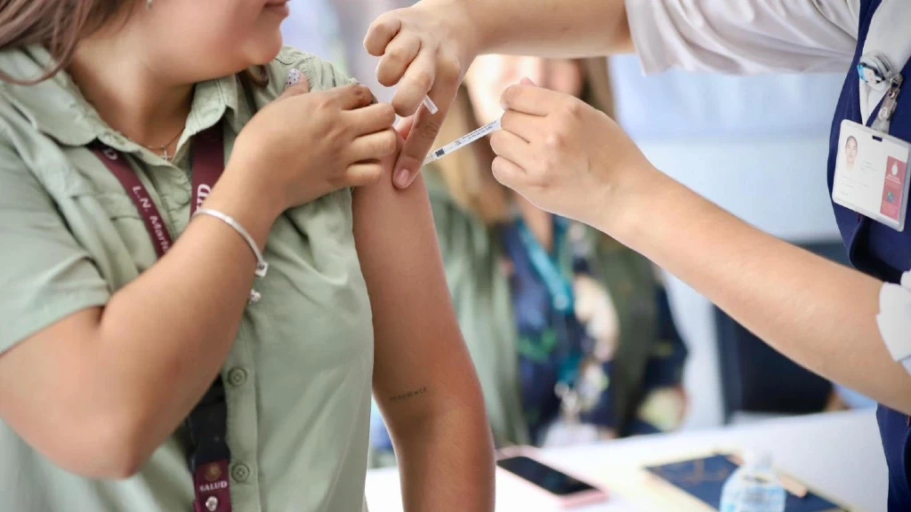 Sarampión en Adultos: ¿Necesita un Refuerzo si ya fue Vacunado en la Infancia? Guía Actualizada Ante el Brote de 2026
