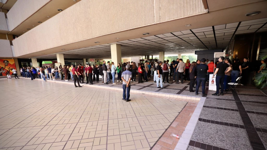 Alta afluencia en módulo de vacunación contra el sarampión en Palacio de Gobierno