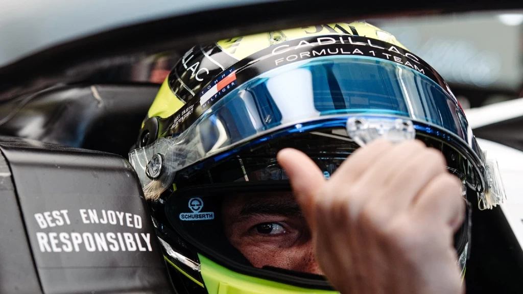 Incidente con Cadillac detiene a Checo Pérez en Pretemporada F1 de Bahréin: Fallo técnico provoca bandera roja y retrasa al mexicano