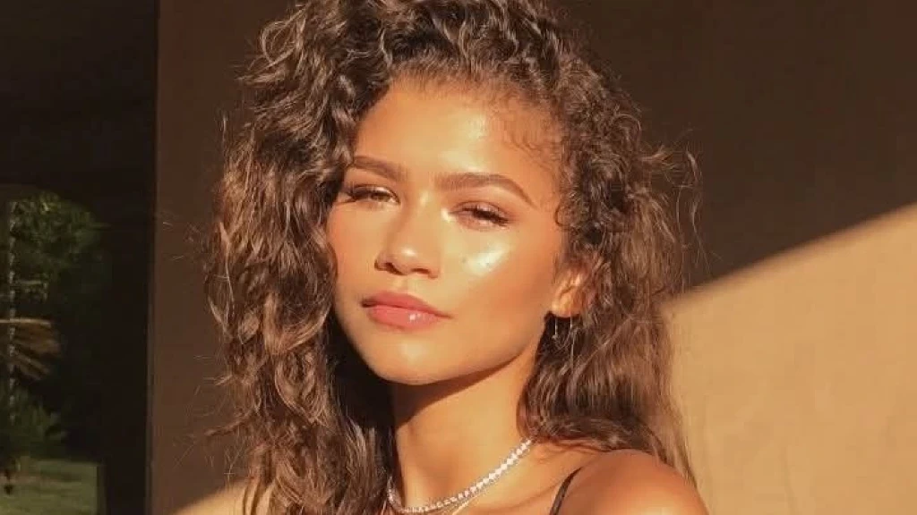 Zendaya Desata Frenesí en el Zócalo de CDMX: Rumores de Filmación Encienden la Capital Mexicana