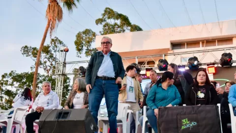 Rocha Moya acompañó a más de 120 mil personas durante el desfile del Carnaval Guamúchil 2026