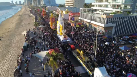 Más de 480 mil personas disfrutan del segundo desfile del Carnaval de Mazatlán