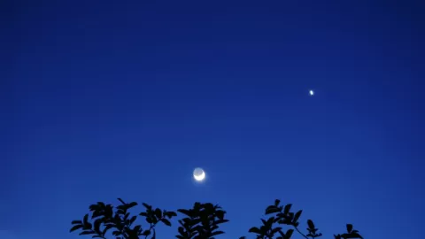 Eventos Astronómicos: La Luna se Encuentra con Venus y Mercurio Hoy en México y Prepárate para la Gran Alineación Planetaria de Febrero
