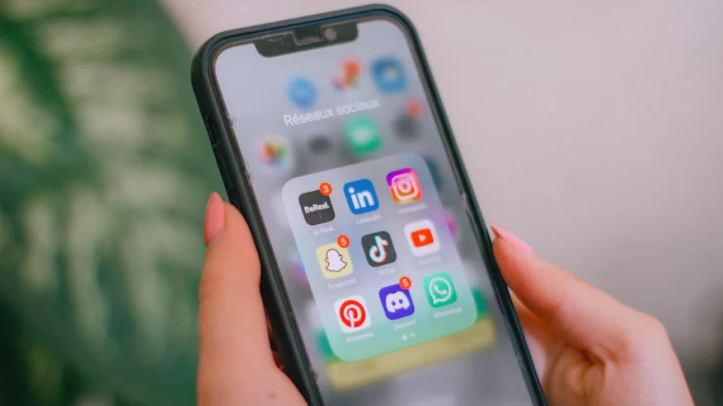 T-MEC: El Obstáculo Legal de México para Prohibir Redes Sociales a Menores, Según Expertos