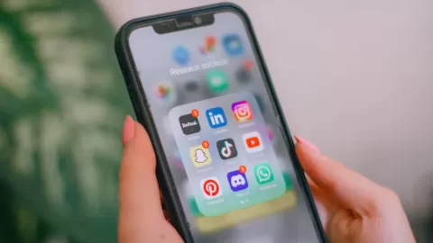 T-MEC: El Obstáculo Legal de México para Prohibir Redes Sociales a Menores, Según Expertos