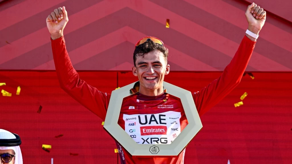 Isaac del Toro se consagró campeón del Tour de los Emiratos Árabes Unidos