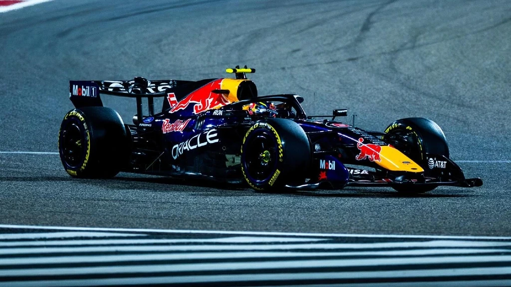 Max Verstappen Cuestiona el Futuro de la F1 ante Reglas 2026; Domenicali Defiende Transformación y Calma Preocupaciones