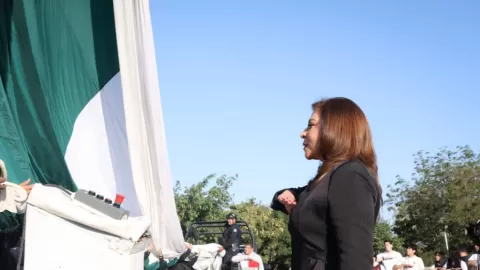 Conmemoran autoridades de Sinaloa el Día de la Bandera
