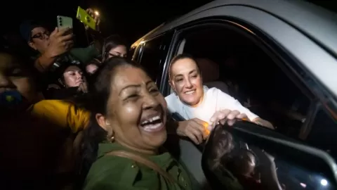 Cientos de sinaloenses dieron afectuoso recibimiento a la presidenta Claudia Sheinbaum