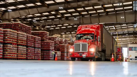 Coca-Cola Destinará 6 Mil Millones de Dólares a México Tras Reunión con Sheinbaum y en Víspera del Mundial 2026