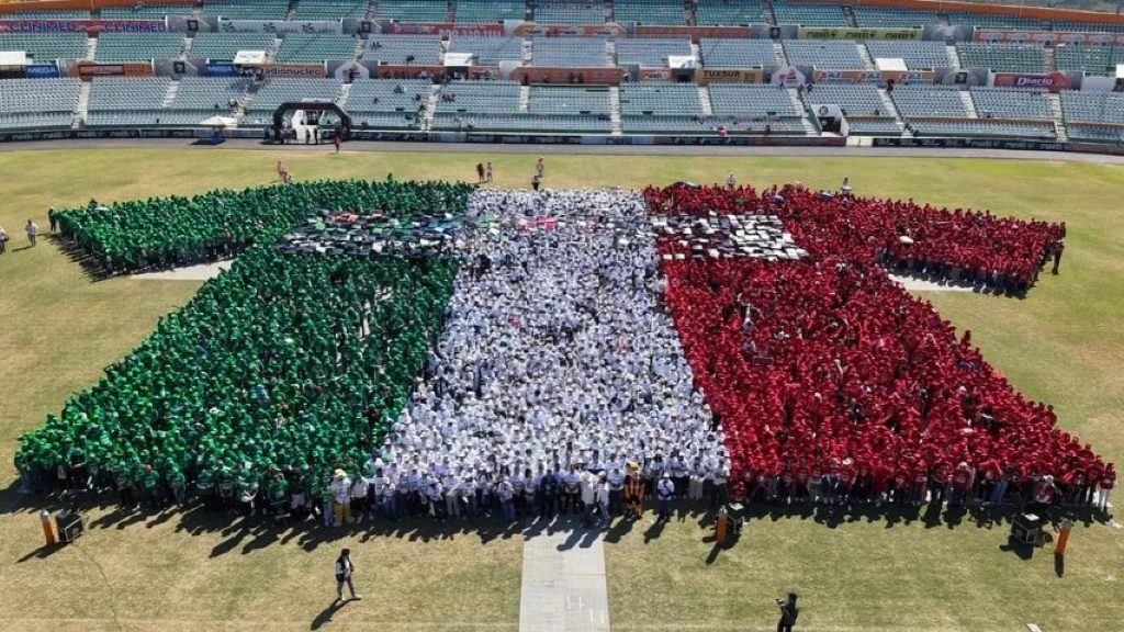 México Bate Récord Guinness con la Camiseta Humana de Fútbol Más Grande del Mundo