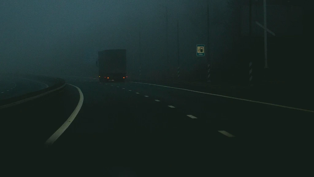 Bruma densa cubrirá costas el domingo y calor extremo de 45°C azotará la región hasta marzo